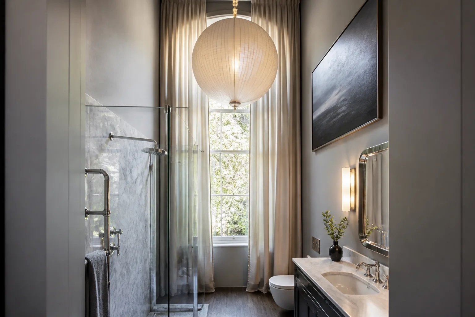 A high-ceiling ensuite, designed for it